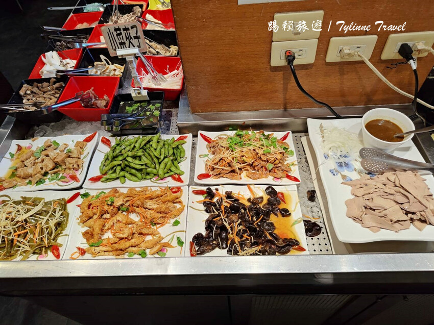 新北市三重區【新北美食】家堤牛排館 三重店,自助吧吃到飽 | 超嫩多汁原肉牛排 | 多樣熱食麻辣燙無限供應 | 三重家庭美食推薦