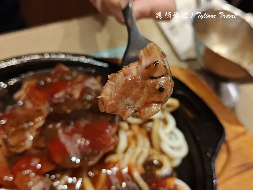 新北市三重區【新北美食】家堤牛排館 三重店,自助吧吃到飽 | 超嫩多汁原肉牛排 | 多樣熱食麻辣燙無限供應 | 三重家庭美食推薦