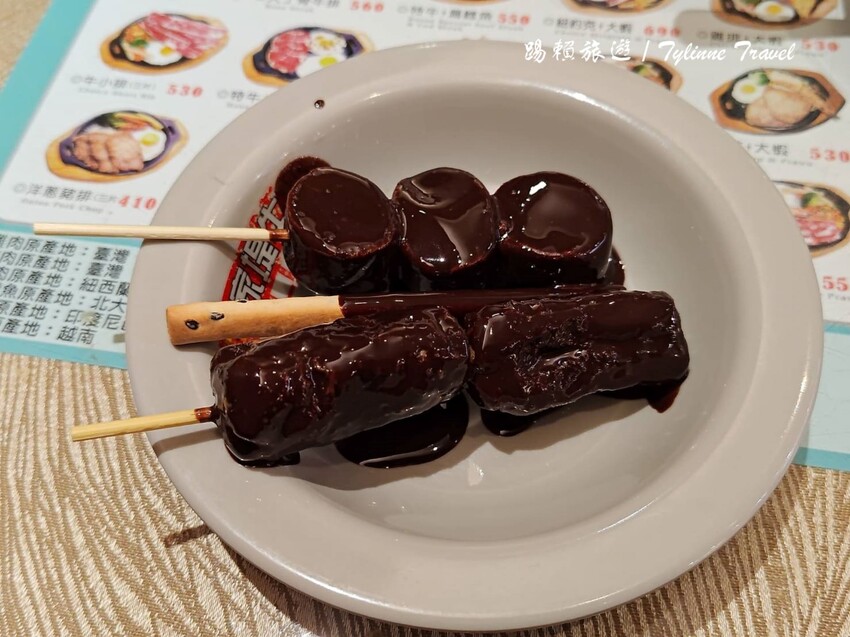 新北市三重區【新北美食】家堤牛排館 三重店,自助吧吃到飽 | 超嫩多汁原肉牛排 | 多樣熱食麻辣燙無限供應 | 三重家庭美食推薦