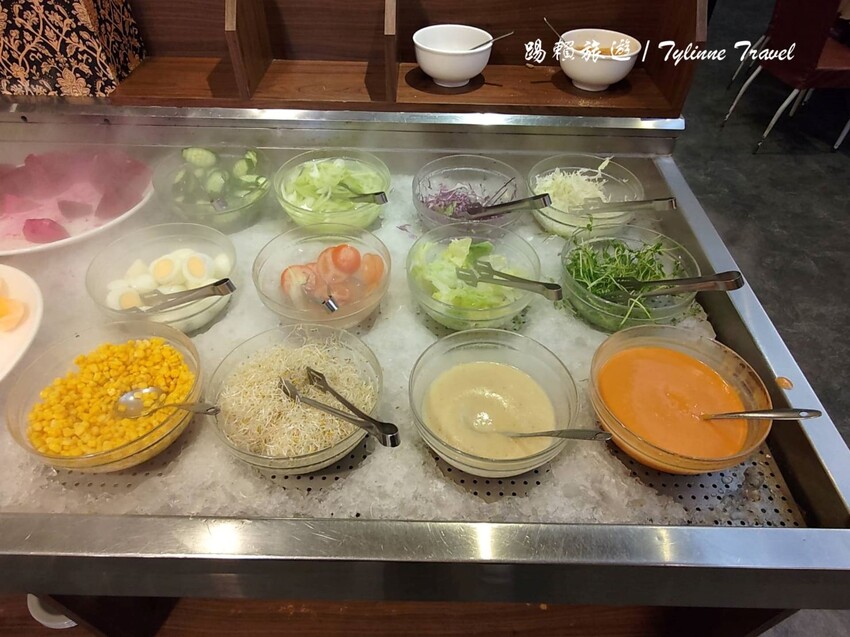 新北市三重區【新北美食】家堤牛排館 三重店,自助吧吃到飽 | 超嫩多汁原肉牛排 | 多樣熱食麻辣燙無限供應 | 三重家庭美食推薦