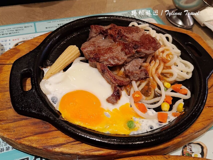 新北市三重區【新北美食】家堤牛排館 三重店,自助吧吃到飽 | 超嫩多汁原肉牛排 | 多樣熱食麻辣燙無限供應 | 三重家庭美食推薦