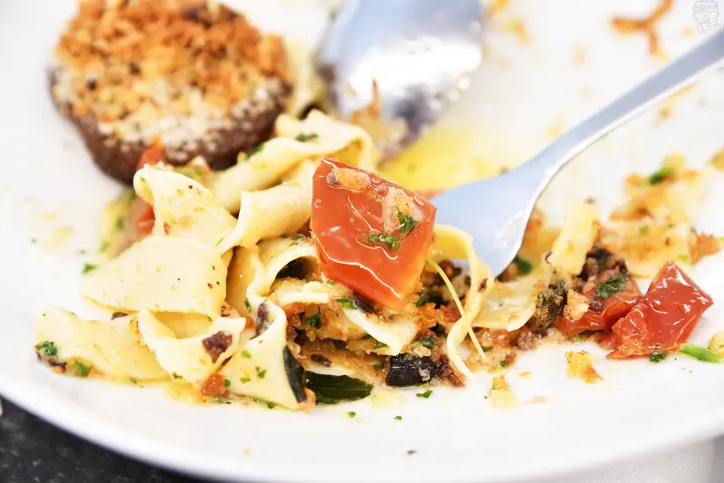 大隱隱於市，Shiro皙酪，位於昇平街上，鄰近向上市場、勤美