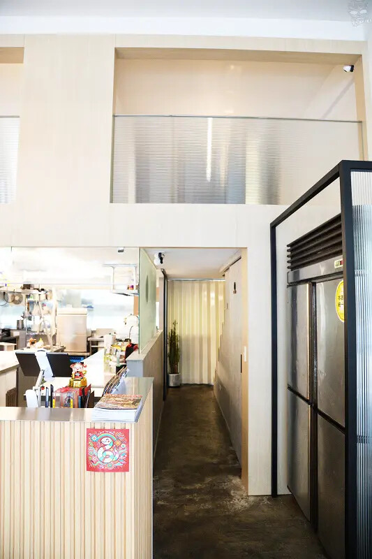 大隱隱於市，Shiro皙酪，位於昇平街上，鄰近向上市場、勤美