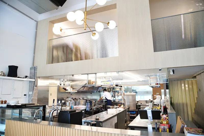 大隱隱於市，Shiro皙酪，位於昇平街上，鄰近向上市場、勤美