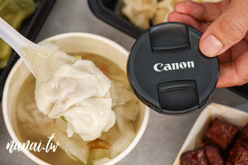 超低調！內行人吃這家～招牌必點剝皮辣椒水餃和蝦多鮮肉水餃，還有皮蛋香菇肉燥麵和隱藏版蔥抓餅也好吃，社頭丸餃子店