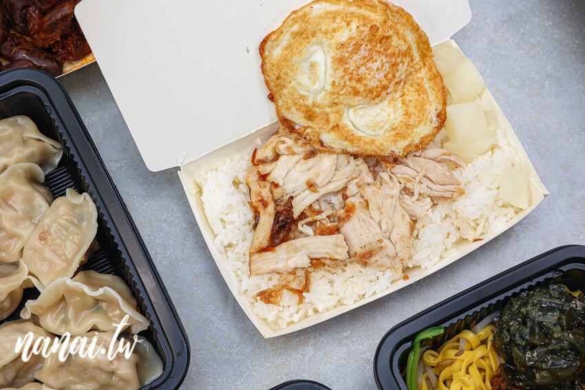 超低調！內行人吃這家～招牌必點剝皮辣椒水餃和蝦多鮮肉水餃，還有皮蛋香菇肉燥麵和隱藏版蔥抓餅也好吃，社頭丸餃子店