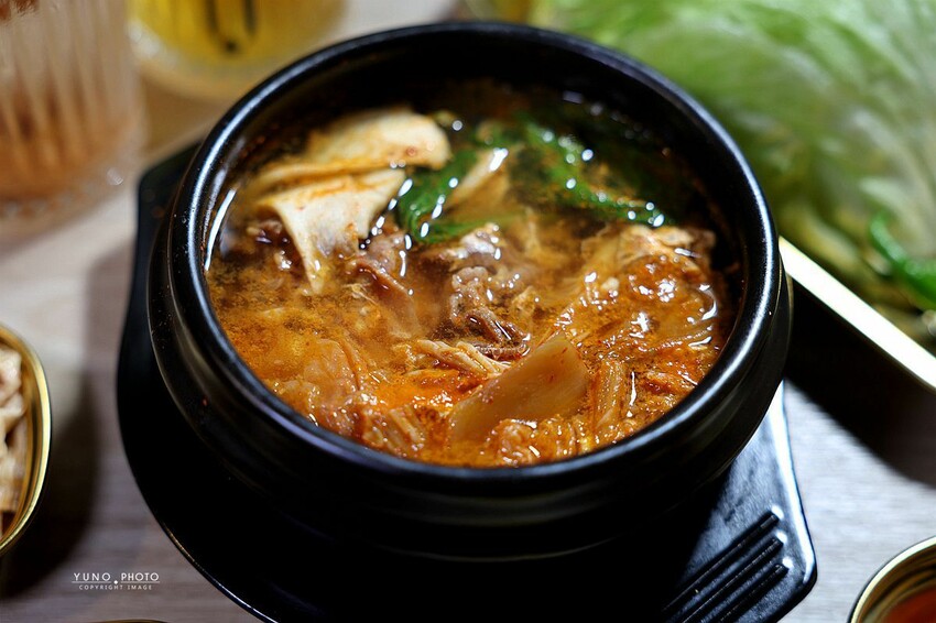 滋滋作響韓式烤肉，台中吃到飽推薦超澎湃，夢幻熱氣球韓式烤肉。