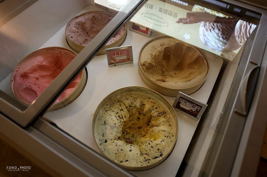 滋滋作響韓式烤肉，台中吃到飽推薦超澎湃，夢幻熱氣球韓式烤肉。