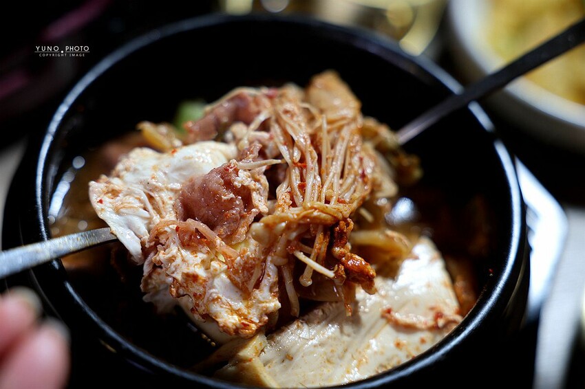 滋滋作響韓式烤肉，台中吃到飽推薦超澎湃，夢幻熱氣球韓式烤肉。