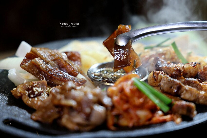 滋滋作響韓式烤肉，台中吃到飽推薦超澎湃，夢幻熱氣球韓式烤肉。