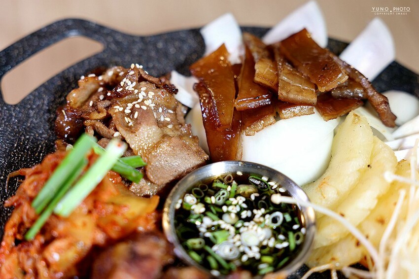 滋滋作響韓式烤肉，台中吃到飽推薦超澎湃，夢幻熱氣球韓式烤肉。