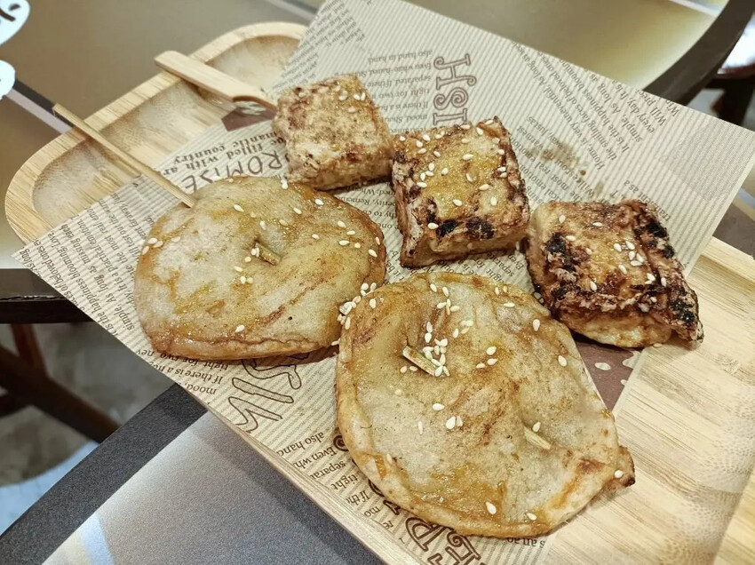 板橋平價串燒新選擇！超值串烤拼盤「壹烤天下」滿額好評送鯖魚太划算。