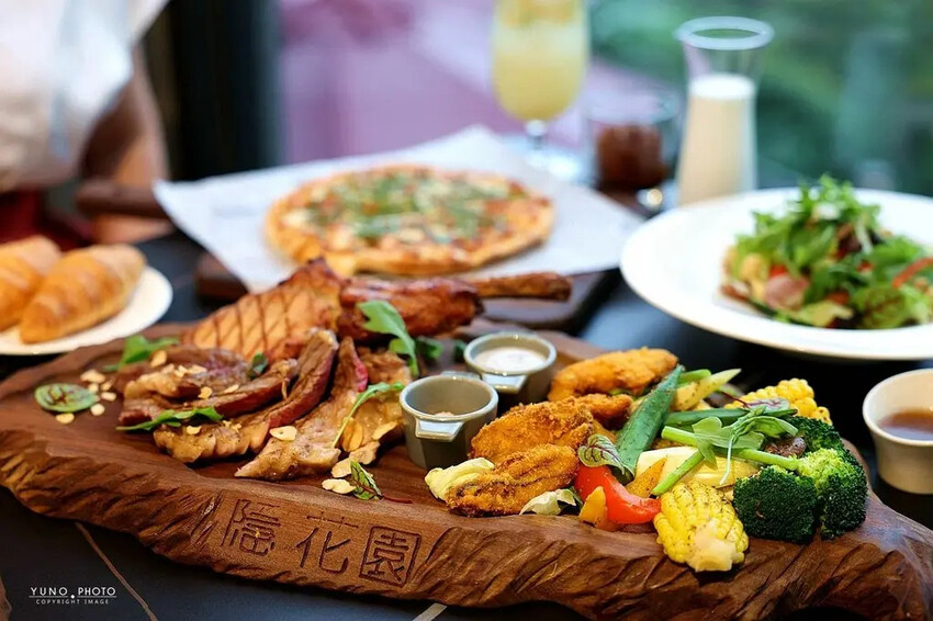 桃園大溪隱藏版秘境！高CP值「隱花園咖啡餐廳」戰斧豬排 現烤可頌必點。