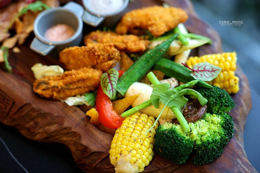 桃園大溪隱藏版秘境！高CP值「隱花園咖啡餐廳」戰斧豬排 現烤可頌必點。