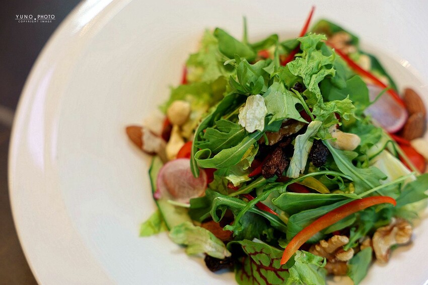 桃園大溪隱藏版秘境！高CP值「隱花園咖啡餐廳」戰斧豬排 現烤可頌必點。