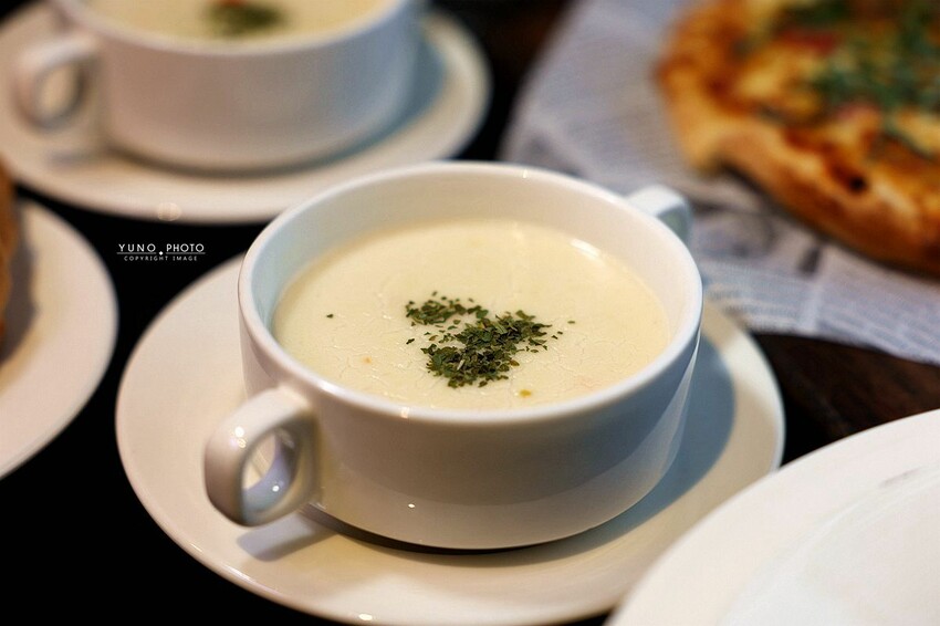 桃園大溪隱藏版秘境！高CP值「隱花園咖啡餐廳」戰斧豬排 現烤可頌必點。