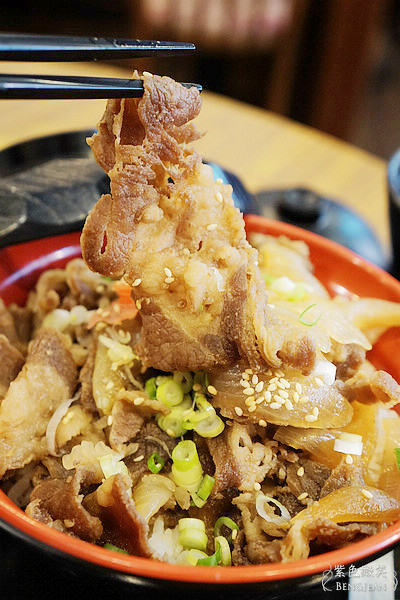 台灣日式拉麵鼻祖「樂山娘札幌拉麵」30年老字號拉麵,雙連站美食推薦。