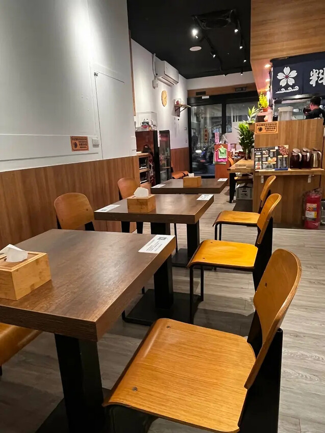 桃園平價碳烤丼飯!燒味丼必試巧克力咖哩豬排飯,搭免費雞湯。