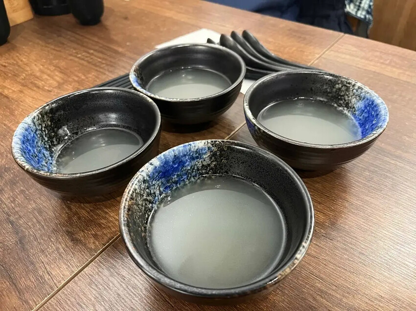 桃園平價碳烤丼飯!燒味丼必試巧克力咖哩豬排飯,搭免費雞湯。