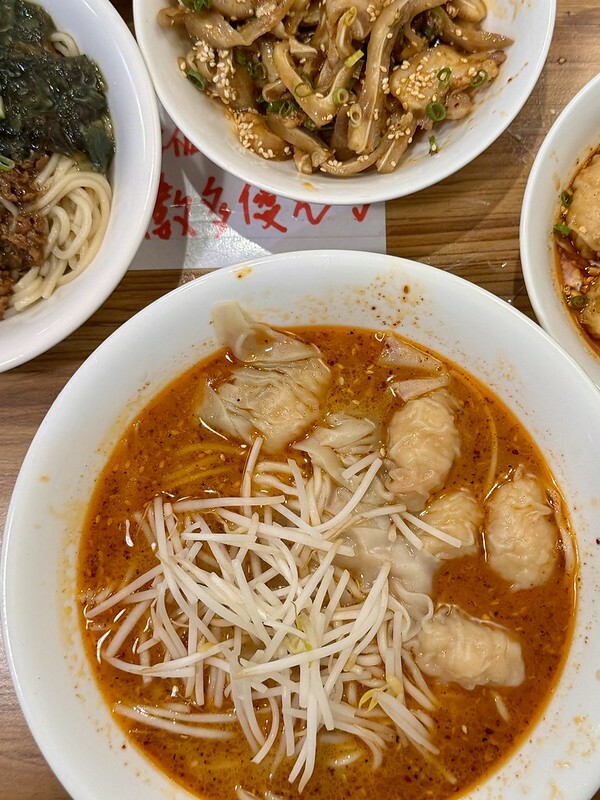 板橋在地人才知道！「誠贊號川味麵食」紅油皮蛋乾伴麵超涮嘴。