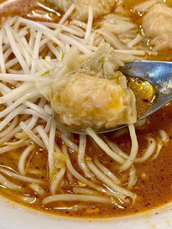 板橋在地人才知道！「誠贊號川味麵食」紅油皮蛋乾伴麵超涮嘴。