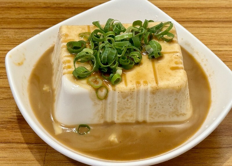 板橋在地人才知道！「誠贊號川味麵食」紅油皮蛋乾伴麵超涮嘴。