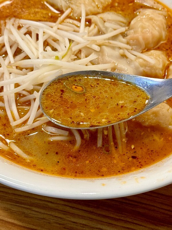 板橋在地人才知道！「誠贊號川味麵食」紅油皮蛋乾伴麵超涮嘴。