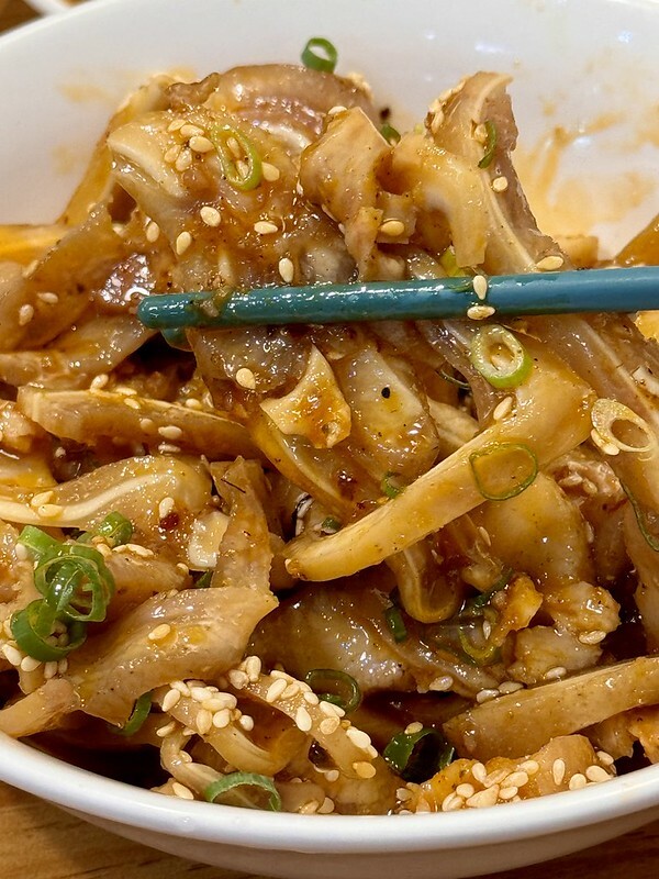 板橋在地人才知道！「誠贊號川味麵食」紅油皮蛋乾伴麵超涮嘴。