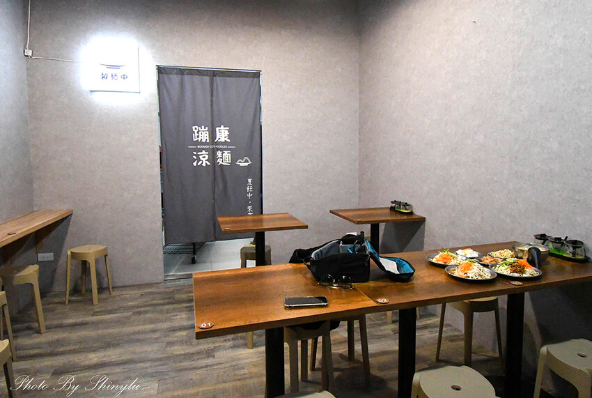 麵條是特選白麵～口感超扎實， 醬汁很夠味