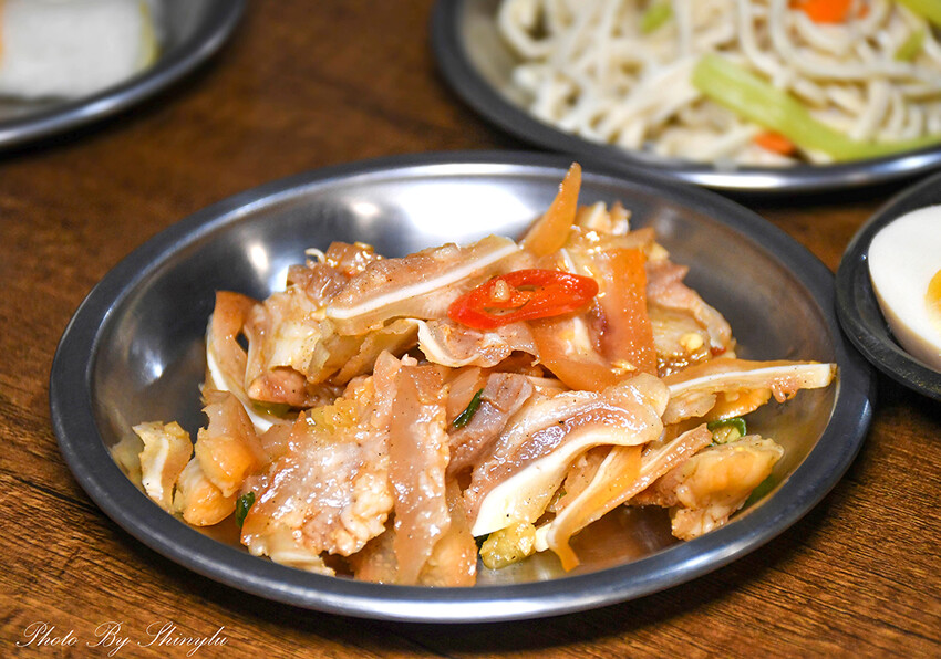 麵條是特選白麵～口感超扎實， 醬汁很夠味