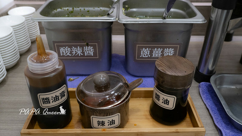 台中老陳海南雞飯人氣爆棚!海南雞飯與打拋豬雙拼一吃就回不去。