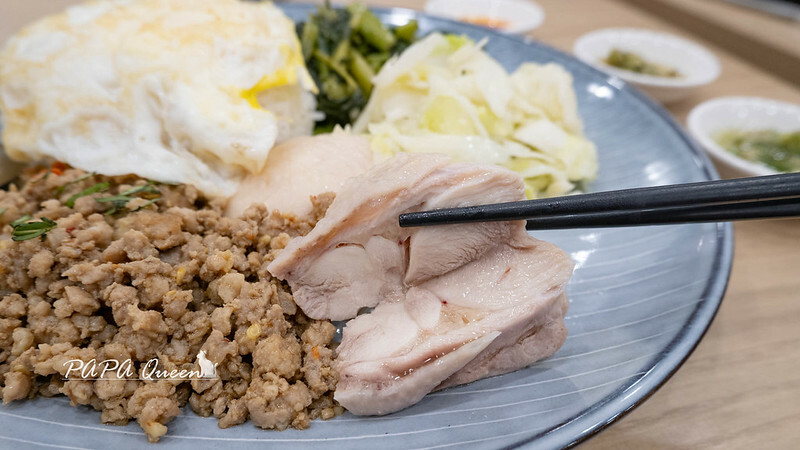 台中老陳海南雞飯人氣爆棚!海南雞飯與打拋豬雙拼一吃就回不去。