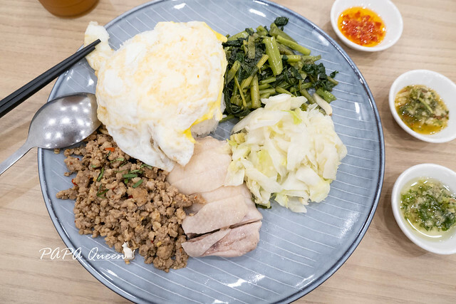 台中老陳海南雞飯人氣爆棚!海南雞飯與打拋豬雙拼一吃就回不去。