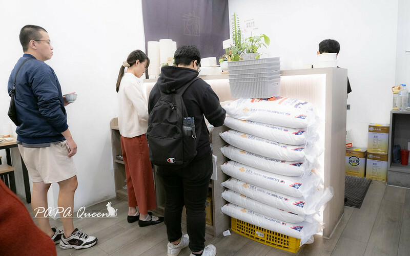 台中老陳海南雞飯人氣爆棚!海南雞飯與打拋豬雙拼一吃就回不去。