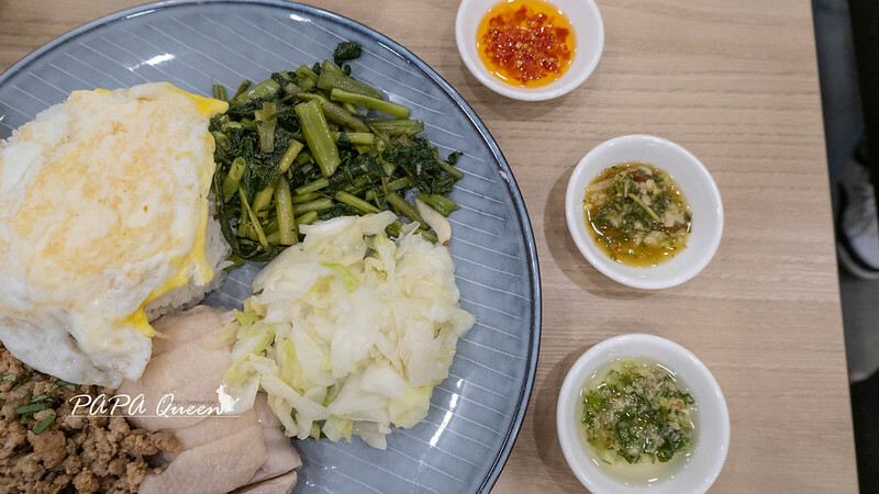 台中老陳海南雞飯人氣爆棚!海南雞飯與打拋豬雙拼一吃就回不去。