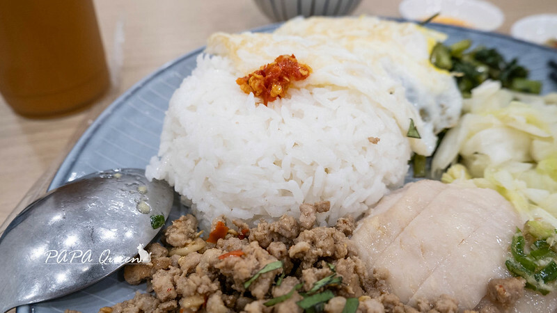 台中老陳海南雞飯人氣爆棚!海南雞飯與打拋豬雙拼一吃就回不去。