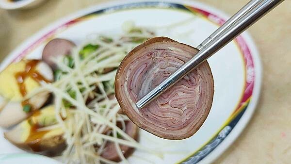 【台北美食】牛雜|路過可能會錯過!網友爆推的牛雜湯,一碗不到百元!