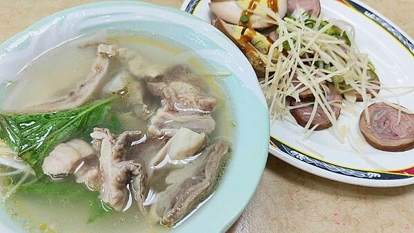 【台北美食】牛雜|路過可能會錯過!網友爆推的牛雜湯,一碗不到百元!