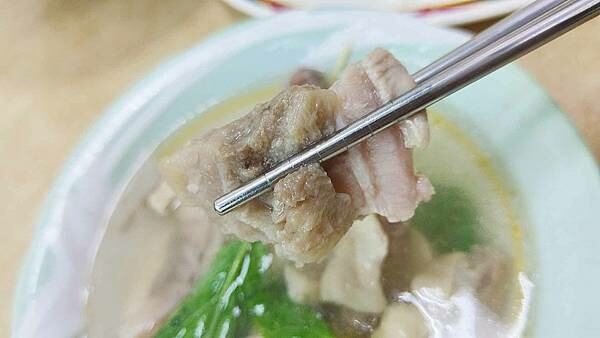 【台北美食】牛雜|路過可能會錯過!網友爆推的牛雜湯,一碗不到百元!