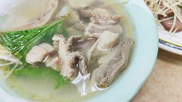 【台北美食】牛雜|路過可能會錯過!網友爆推的牛雜湯,一碗不到百元!