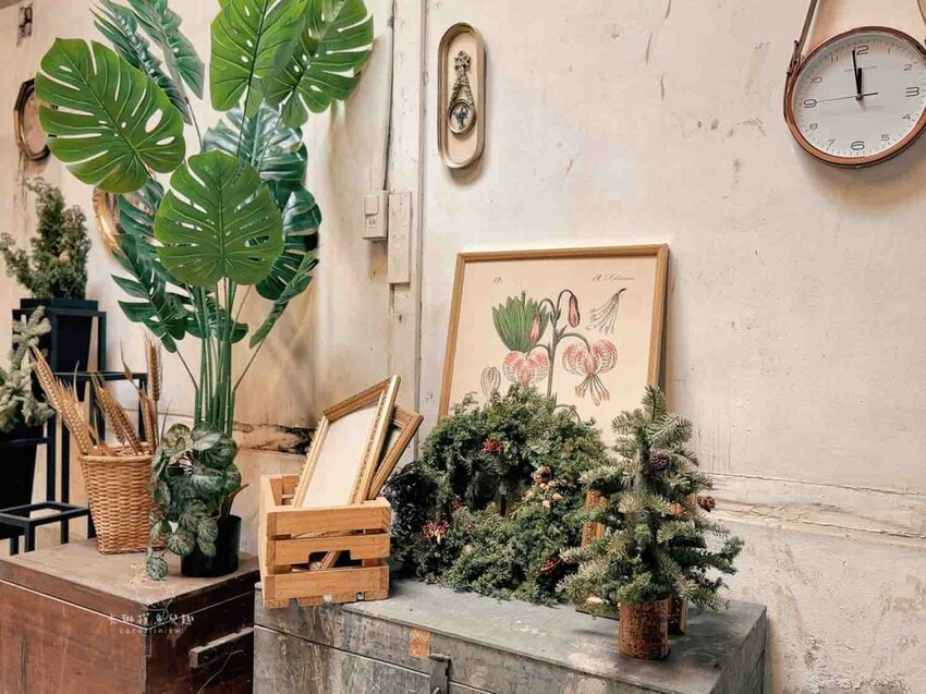 金鶴龐克｜新開幕，台中西區老宅咖啡廳，複合式氛圍咖啡店 - 卡琳。摸魚兒趣