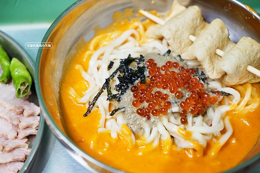 台中韓式麵食專賣店｜必點蟹膏麵、炒瑪湯麵、菜包肉、還有小菜免費無限續！