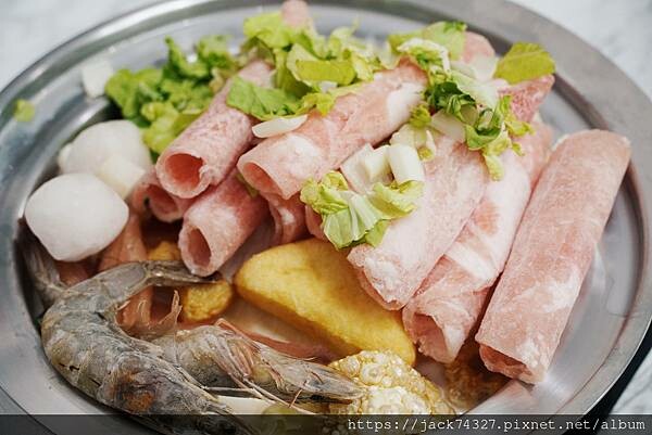 {嘉義美食}逸小鍋鍋物-嘉義仁愛店/最低只要170元就可以吃