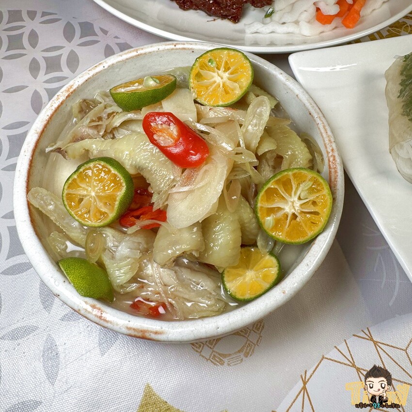 新竹市東區新竹艾薇越式河粉Phở Chị Vy 這家可能是新竹越南料理的天花板！ 餐酒館風精緻越南料理！ 必推石鍋生滾牛肉河粉！ 必吃手作香蘭葉榴槤蛋糕！ (菜單營業時間地址電話) - 跟著踢小米吃喝