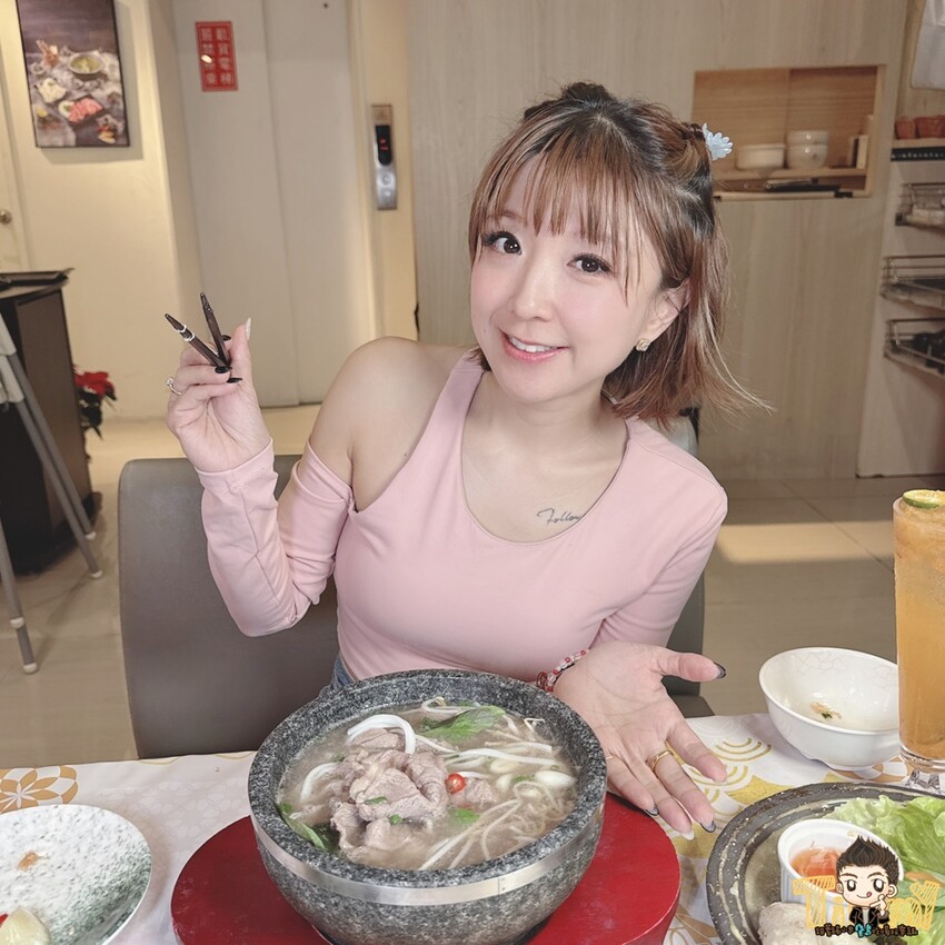 新竹市東區新竹艾薇越式河粉Phở Chị Vy 這家可能是新竹越南料理的天花板！ 餐酒館風精緻越南料理！ 必推石鍋生滾牛肉河粉！ 必吃手作香蘭葉榴槤蛋糕！ (菜單營業時間地址電話) - 跟著踢小米吃喝