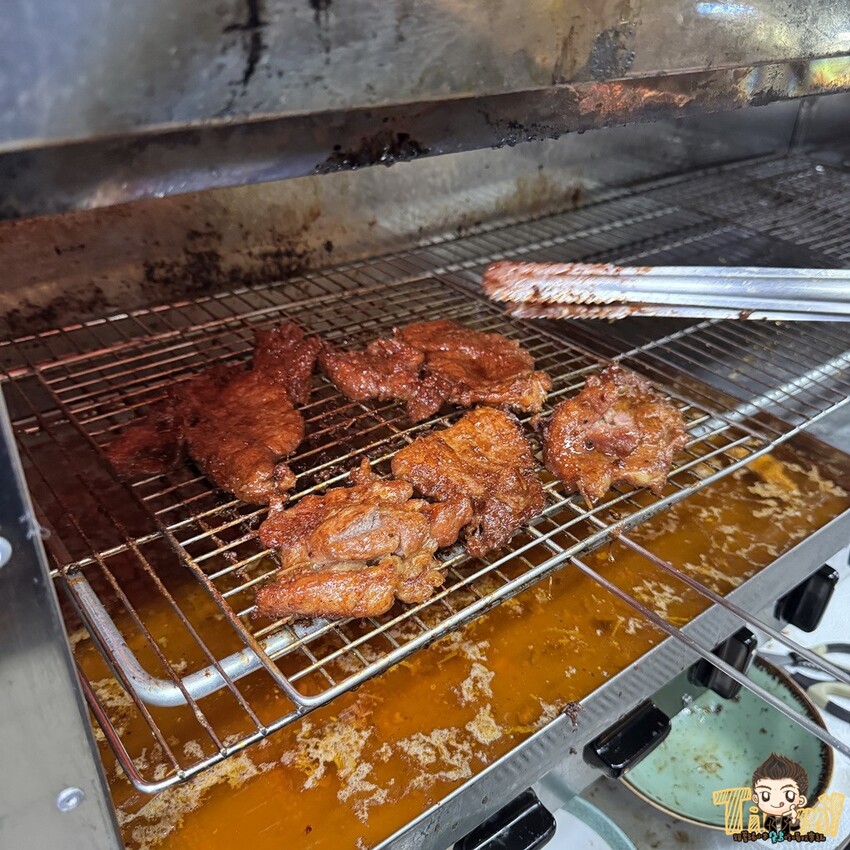 新竹市東區新竹艾薇越式河粉Phở Chị Vy 這家可能是新竹越南料理的天花板！ 餐酒館風精緻越南料理！ 必推石鍋生滾牛肉河粉！ 必吃手作香蘭葉榴槤蛋糕！ (菜單營業時間地址電話) - 跟著踢小米吃喝