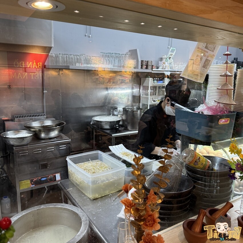 新竹市東區新竹艾薇越式河粉Phở Chị Vy 這家可能是新竹越南料理的天花板！ 餐酒館風精緻越南料理！ 必推石鍋生滾牛肉河粉！ 必吃手作香蘭葉榴槤蛋糕！ (菜單營業時間地址電話) - 跟著踢小米吃喝