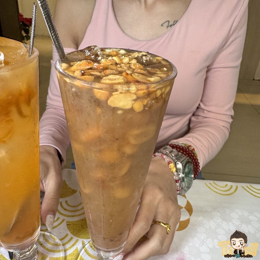 新竹市東區新竹艾薇越式河粉Phở Chị Vy 這家可能是新竹越南料理的天花板！ 餐酒館風精緻越南料理！ 必推石鍋生滾牛肉河粉！ 必吃手作香蘭葉榴槤蛋糕！ (菜單營業時間地址電話) - 跟著踢小米吃喝