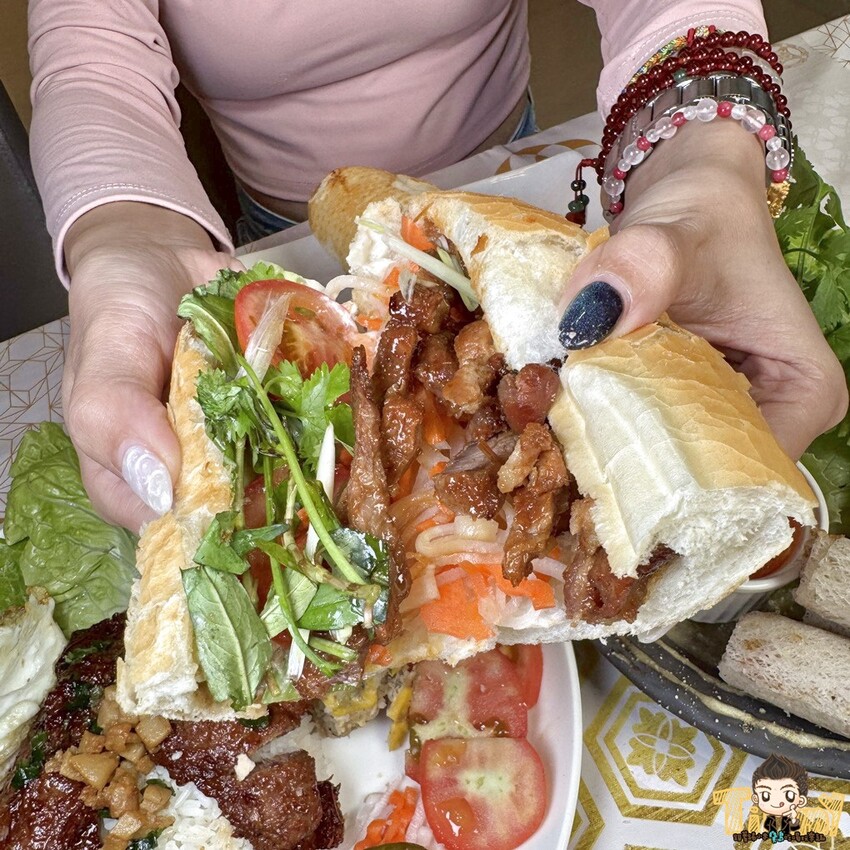 新竹市東區新竹艾薇越式河粉Phở Chị Vy 這家可能是新竹越南料理的天花板！ 餐酒館風精緻越南料理！ 必推石鍋生滾牛肉河粉！ 必吃手作香蘭葉榴槤蛋糕！ (菜單營業時間地址電話) - 跟著踢小米吃喝