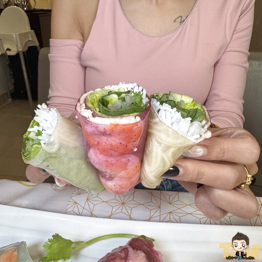 新竹市東區新竹艾薇越式河粉Phở Chị Vy 這家可能是新竹越南料理的天花板！ 餐酒館風精緻越南料理！ 必推石鍋生滾牛肉河粉！ 必吃手作香蘭葉榴槤蛋糕！ (菜單營業時間地址電話) - 跟著踢小米吃喝